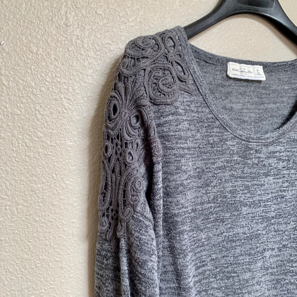 Abercrombie Fitch gray long sleeve top M